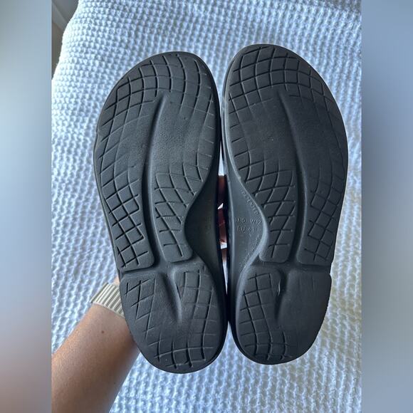 OOFOS Recovery Slides Men’s 10 – Comfort Core | Minimalist Dadcore Vibe